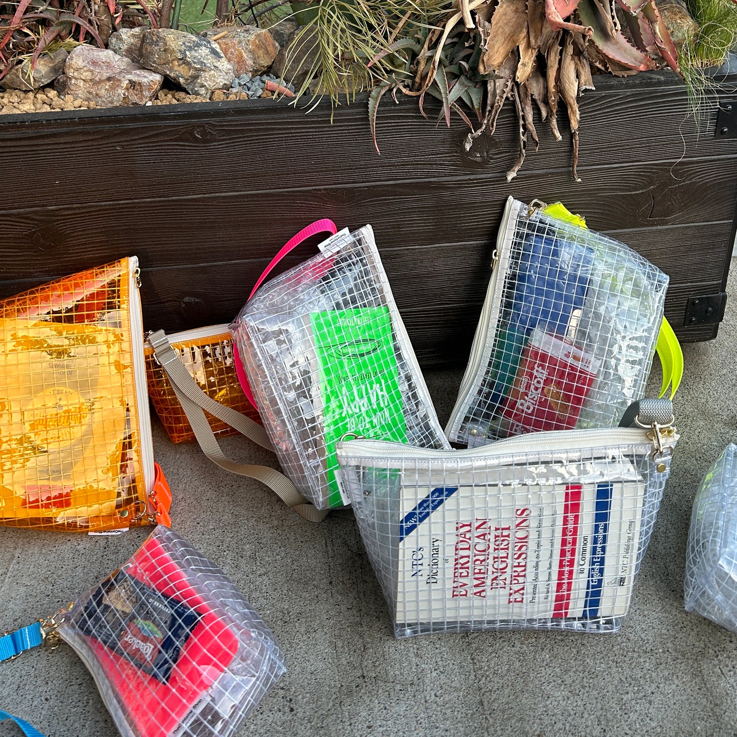 "Clear " Industrial Materials(pochette S)
