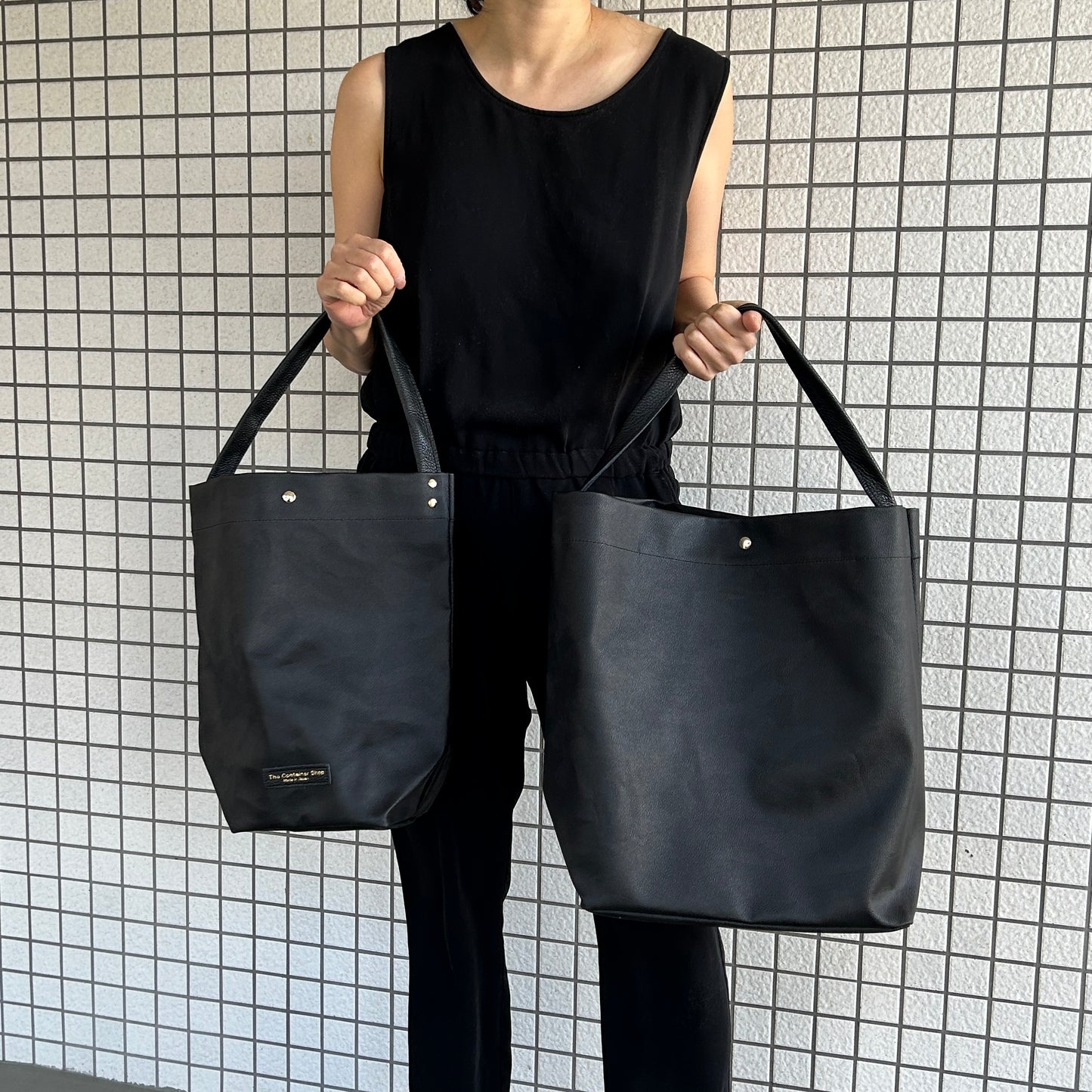 "Lightweight and wipeable" black camouflage PVC processed (one-shoulder) small)