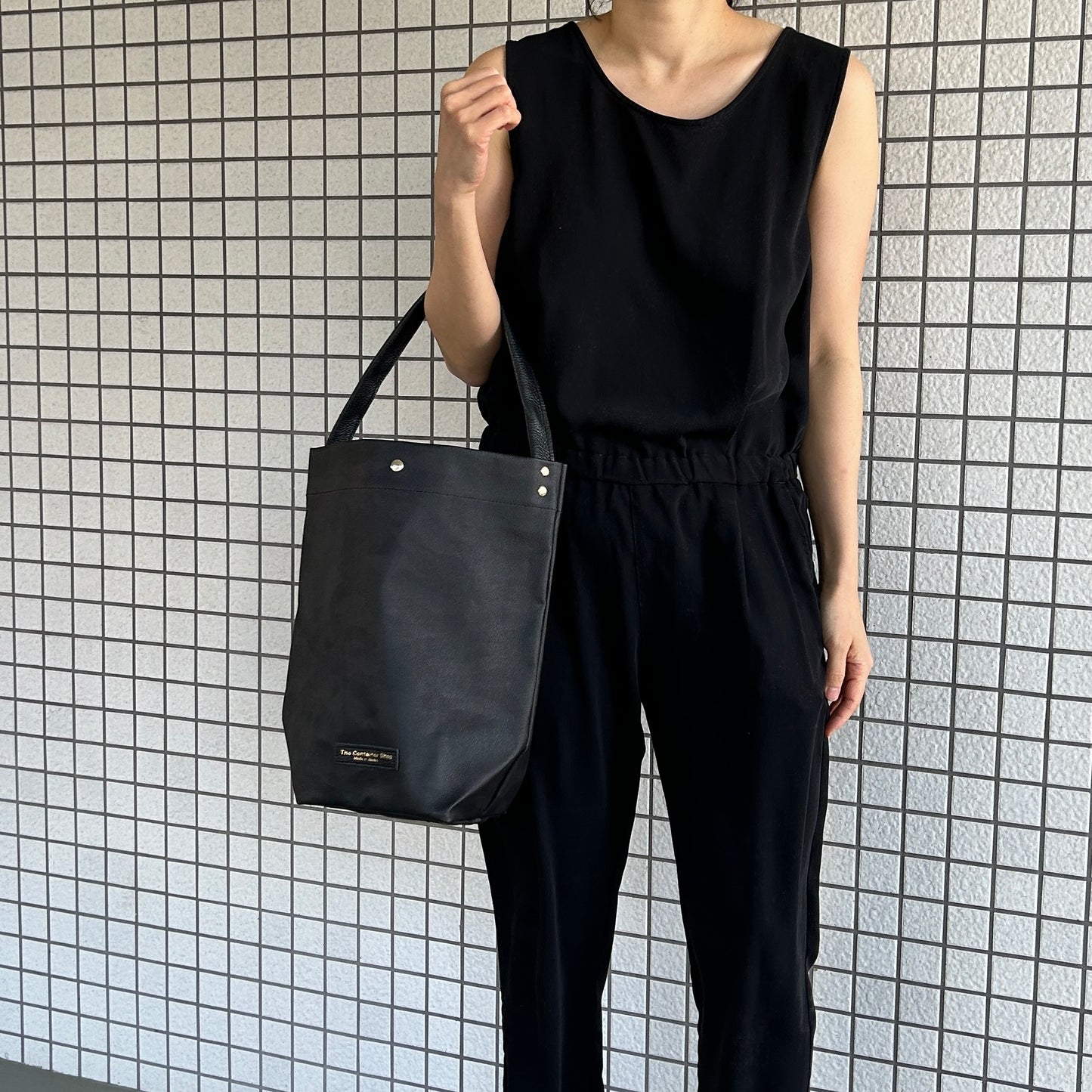 "Lightweight and wipeable" black camouflage PVC processed (one-shoulder) small)
