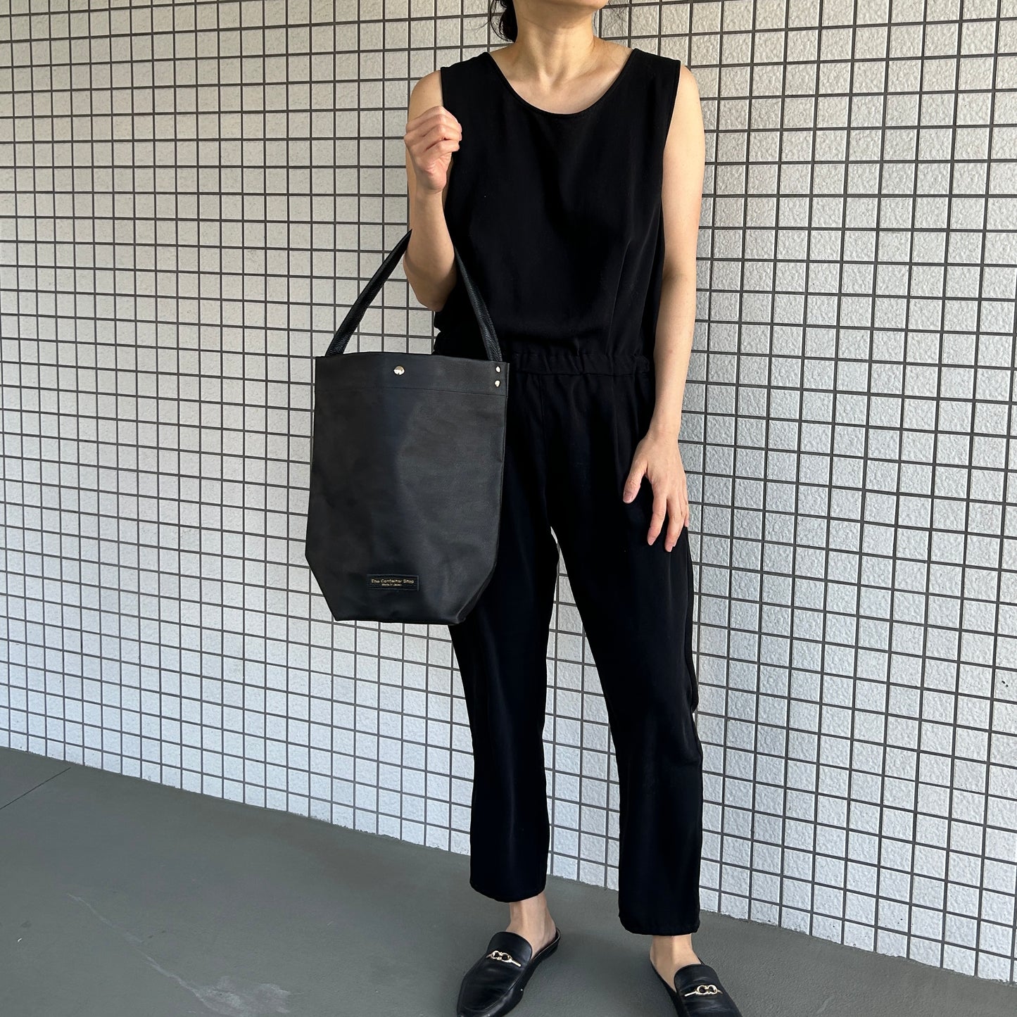 "Lightweight and wipeable" black camouflage PVC processed (one-shoulder) small)