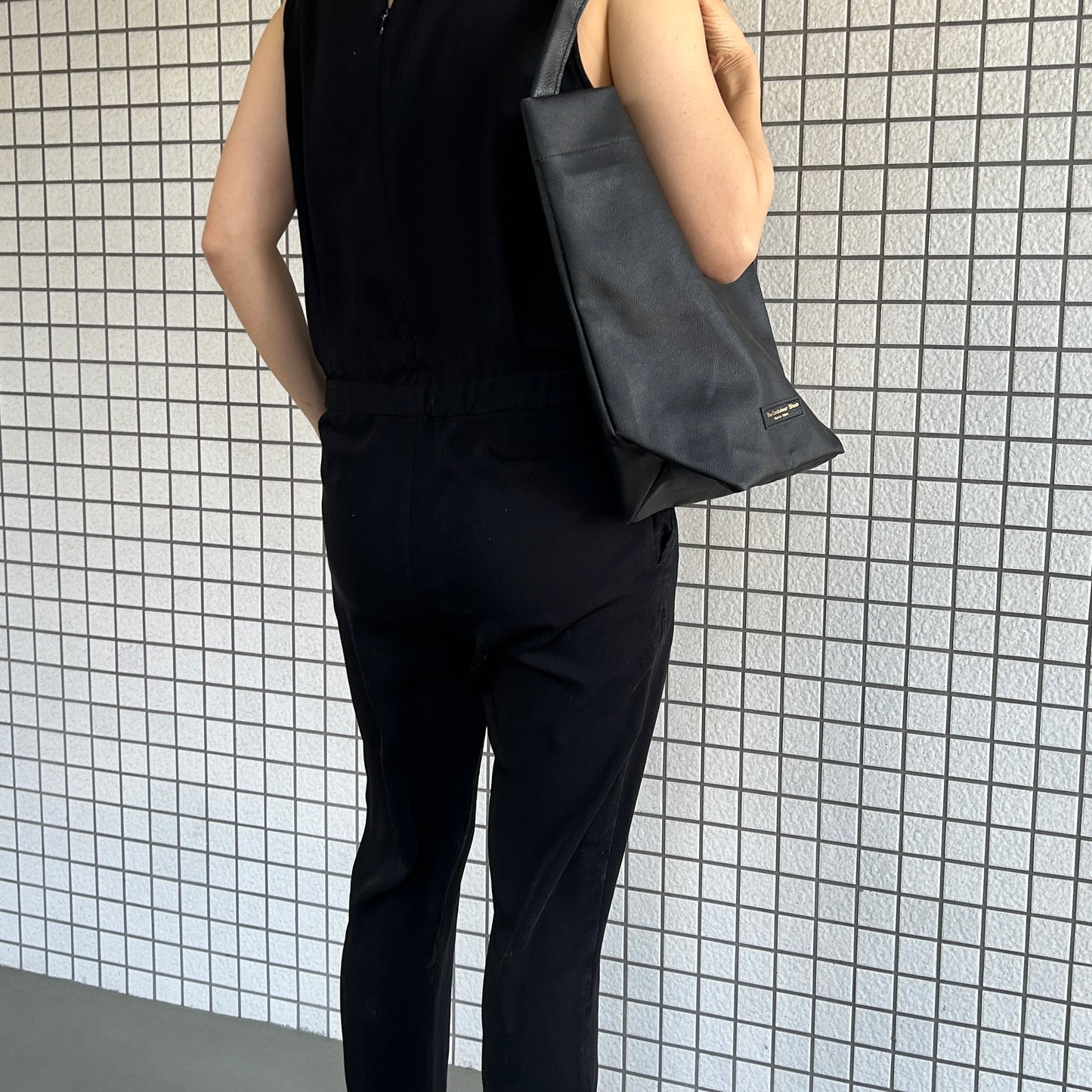"Lightweight and wipeable" black camouflage PVC processed (one-shoulder) small)