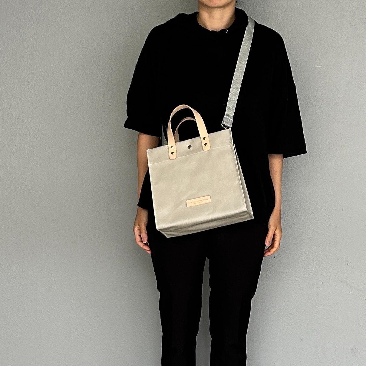 「軽くて拭ける」Coated PVC(レクタングルM) Silver Grey