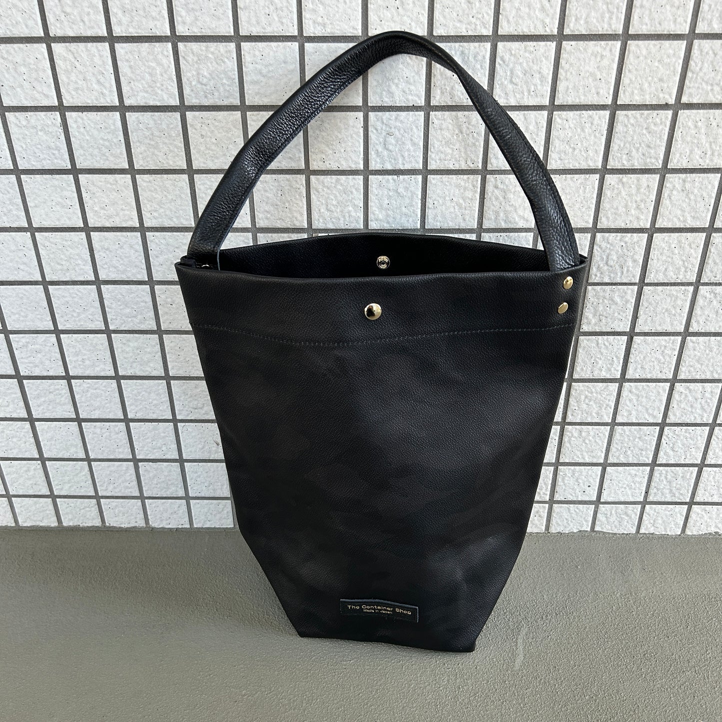 "Lightweight and wipeable" black camouflage PVC processed (one-shoulder) small)
