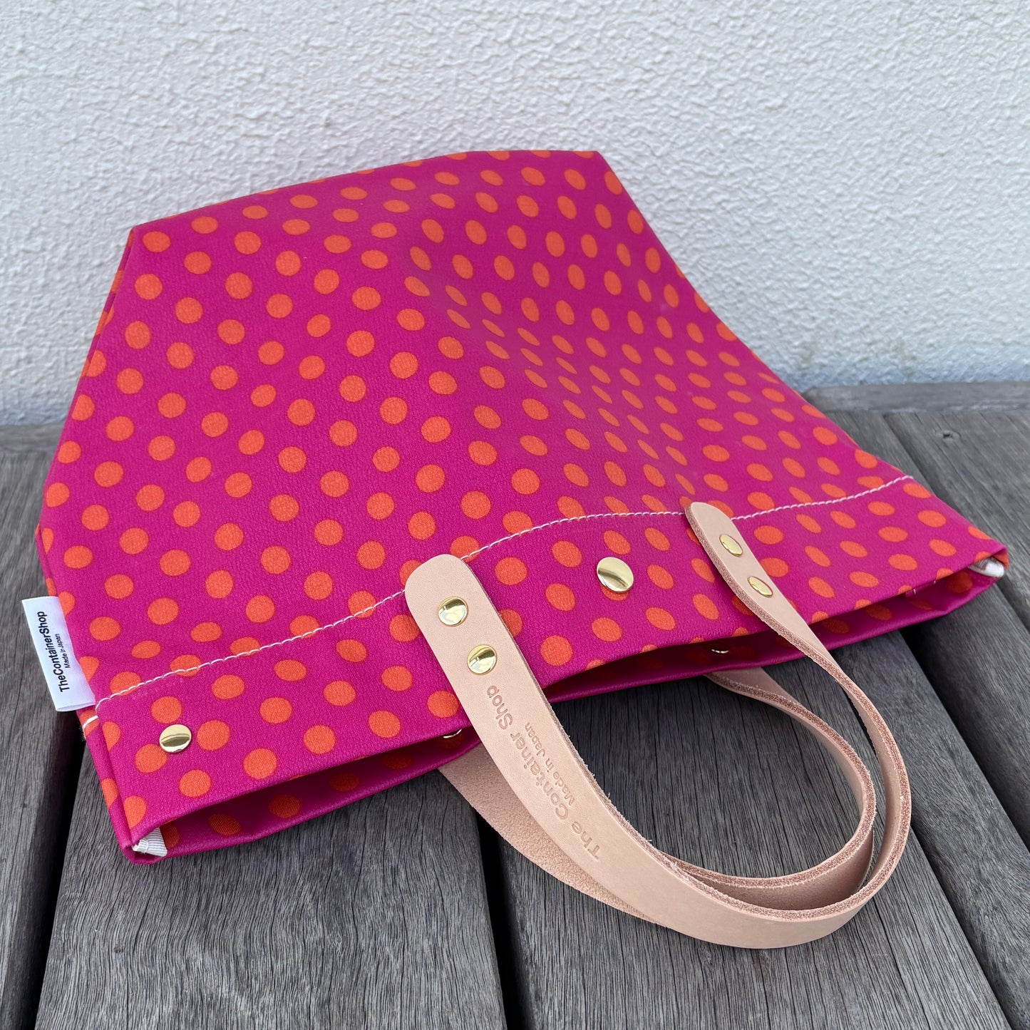 「軽くて拭ける」Coated PVC(WM) Polka Dots