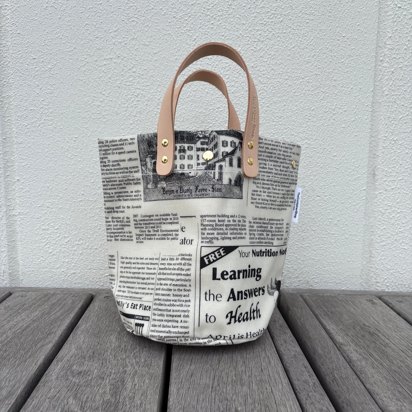 「軽くて拭ける」Coated PVC(丸底バッグ)Newspaper