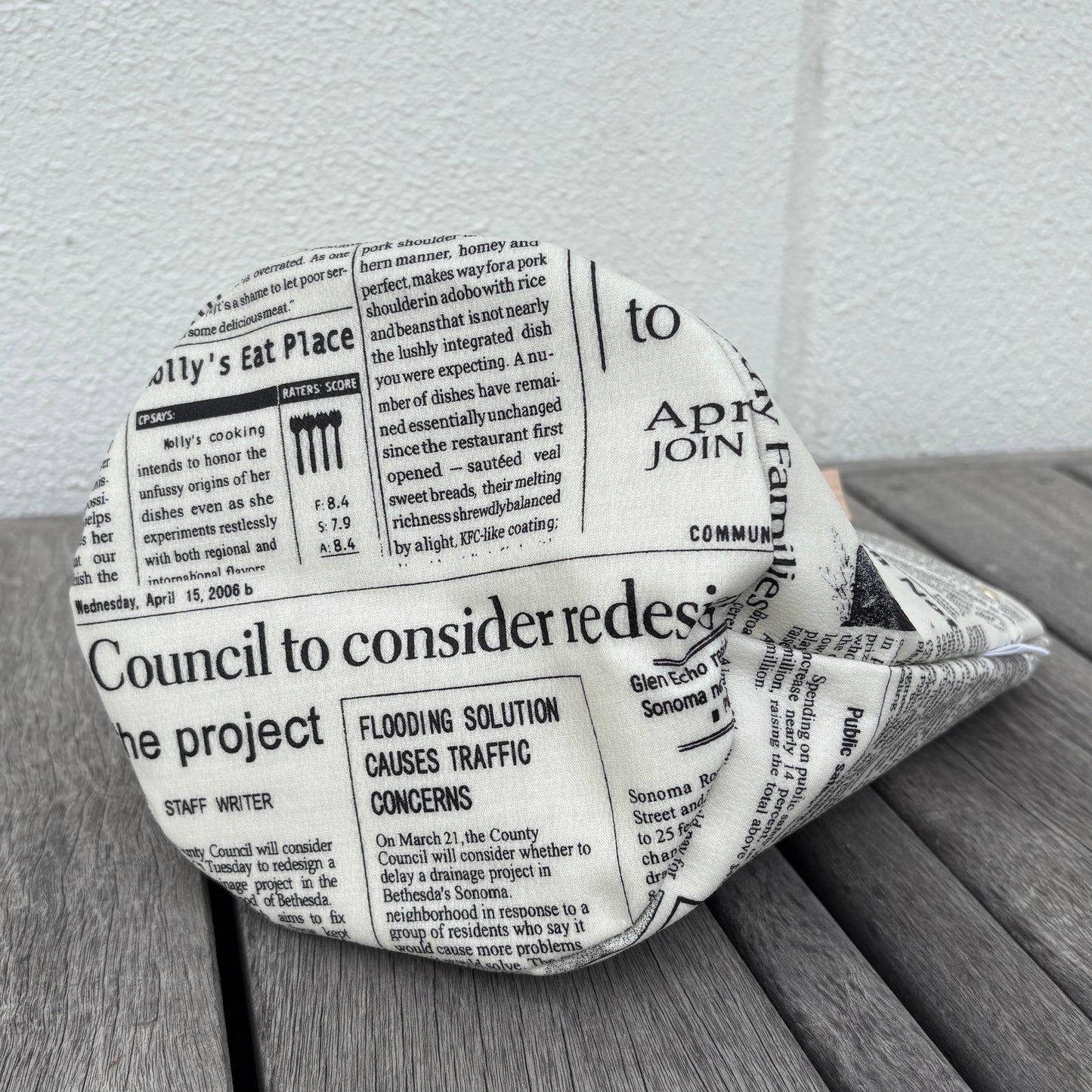 「軽くて拭ける」Coated PVC(丸底バッグ)Newspaper