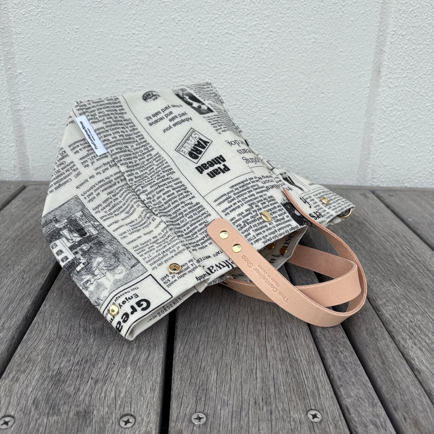 「軽くて拭ける」Coated PVC(SQ)News Paper