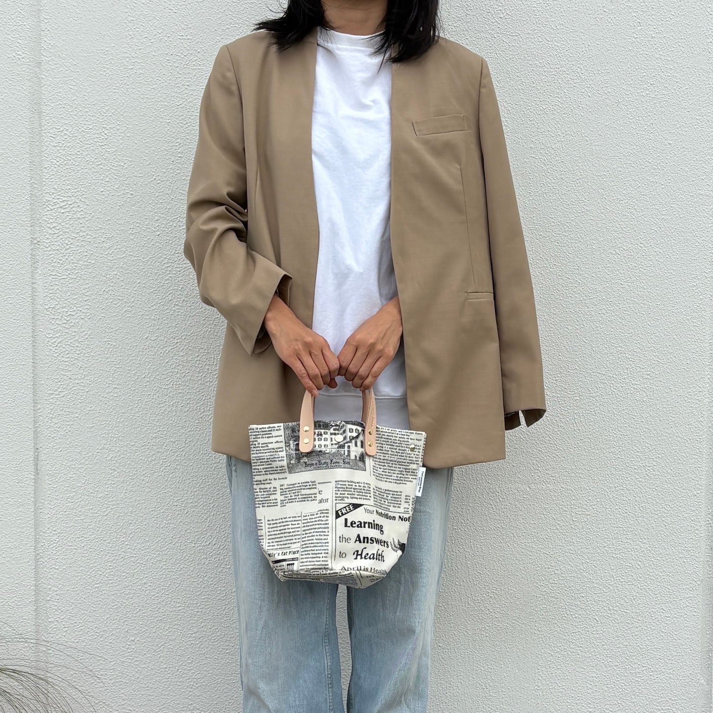 「軽くて拭ける」Coated PVC(丸底バッグ)Newspaper