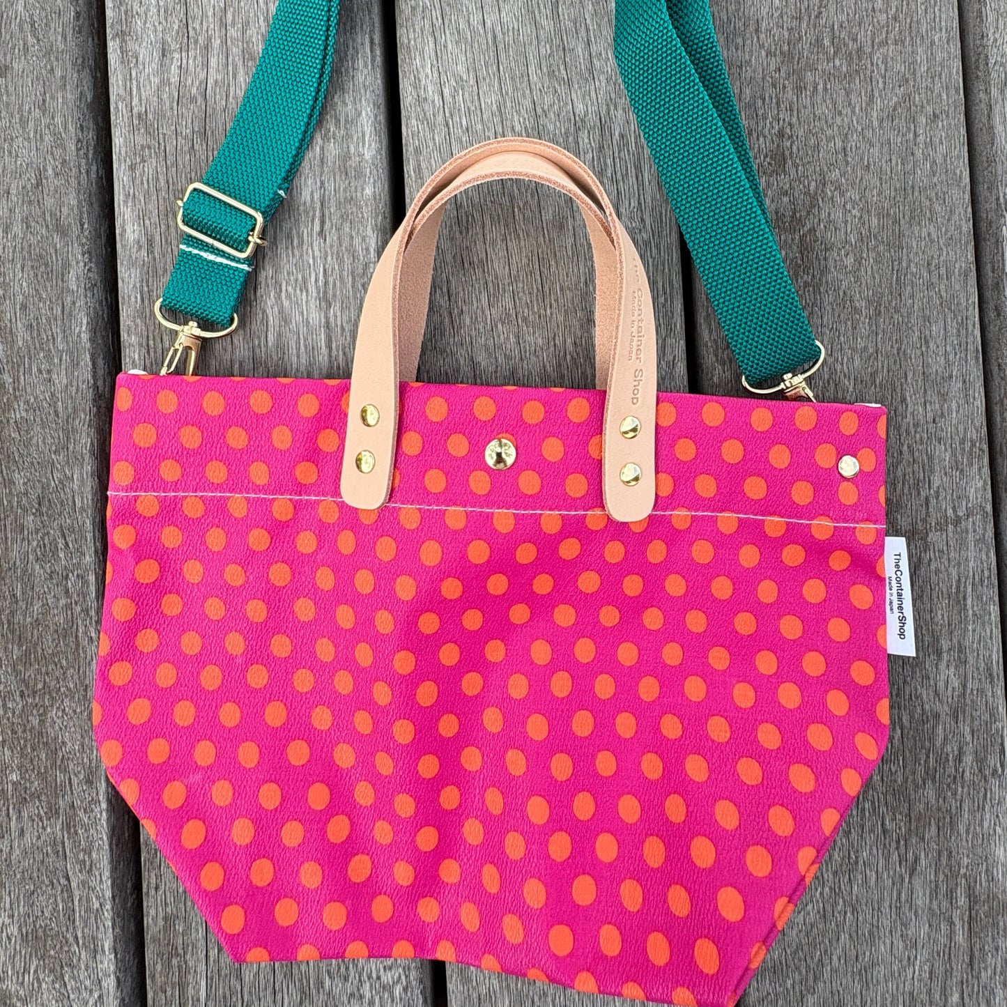 「軽くて拭ける」Coated PVC(WM) Polka Dots