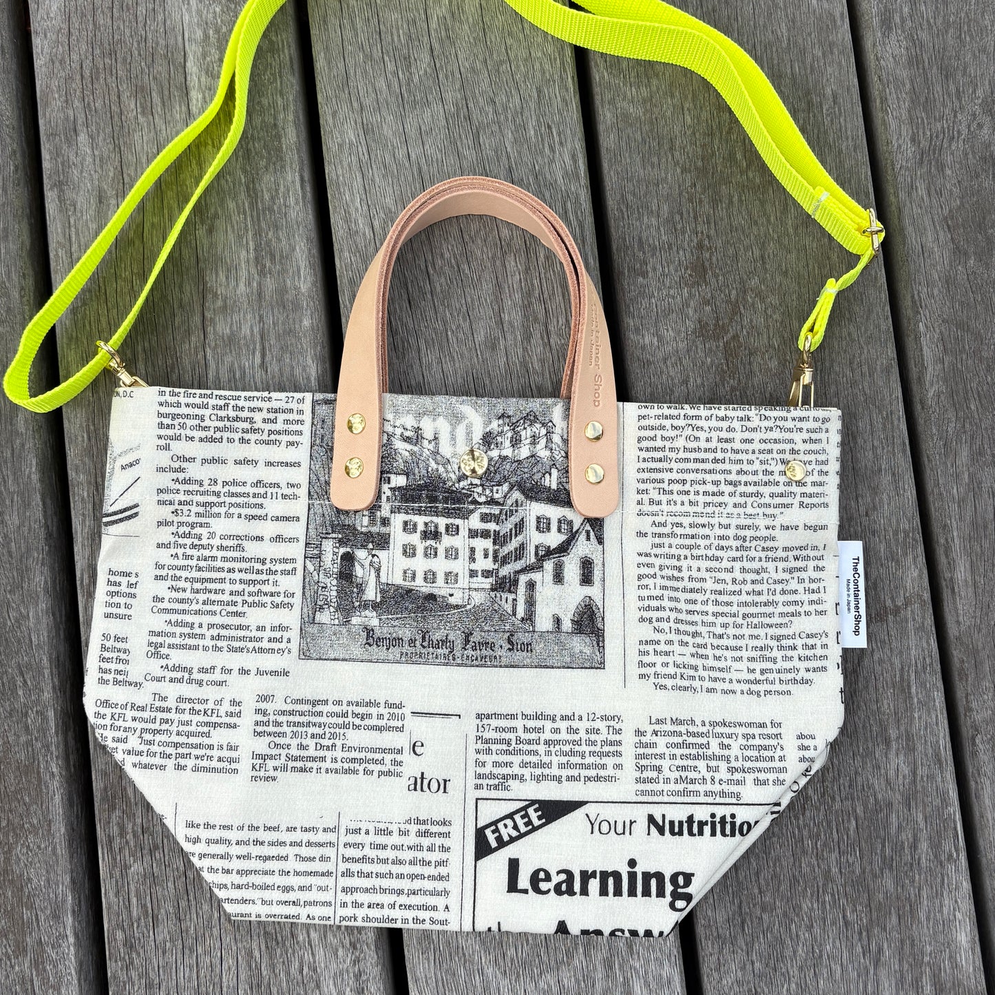 「軽くて拭ける」Coated PVC(WM) Newspaper