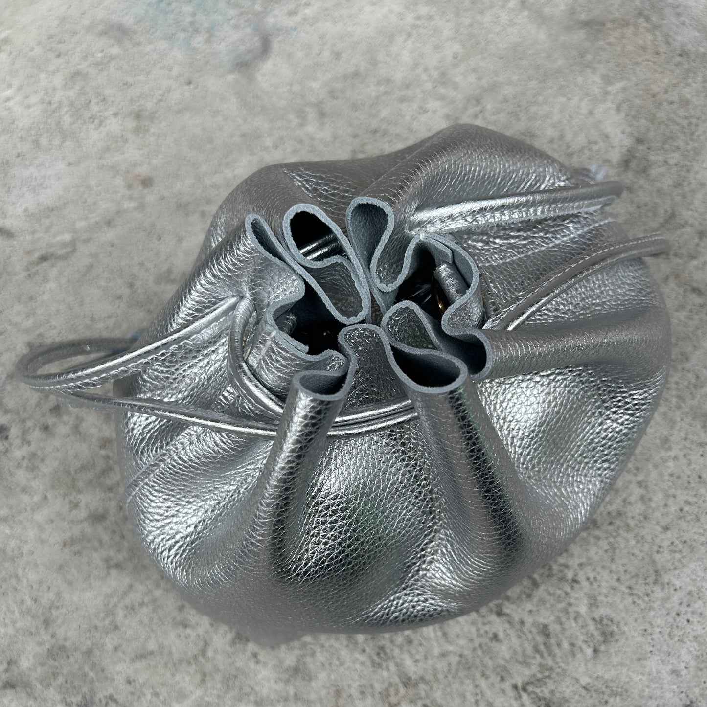 Cow Leather (Kinchaku) ARGENTO
