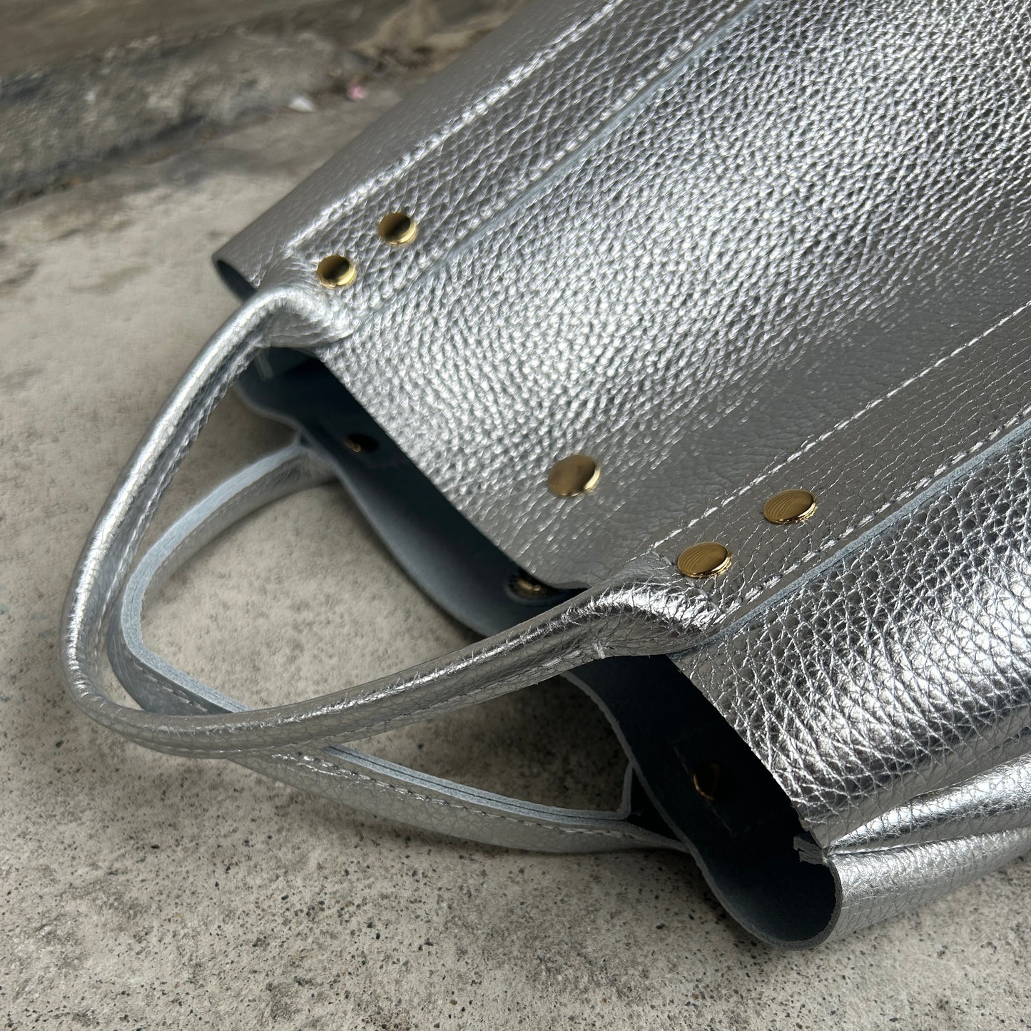 Cow Leather (Shallow Tote Size) ARGENTO