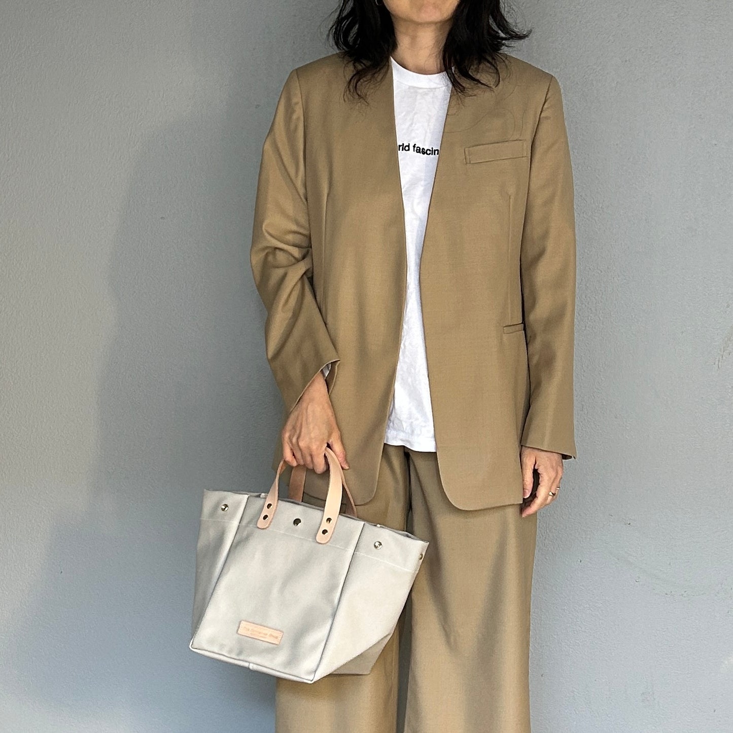 「軽くて拭ける」Coated PVC(SQ)SILVER GREY