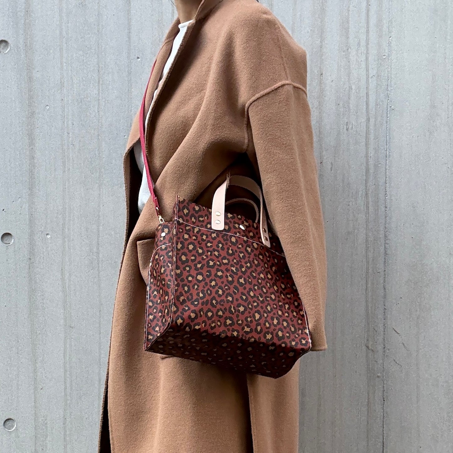 <数量限定>「軽くて拭ける」Coated PVC Loepard(Rectangle L)