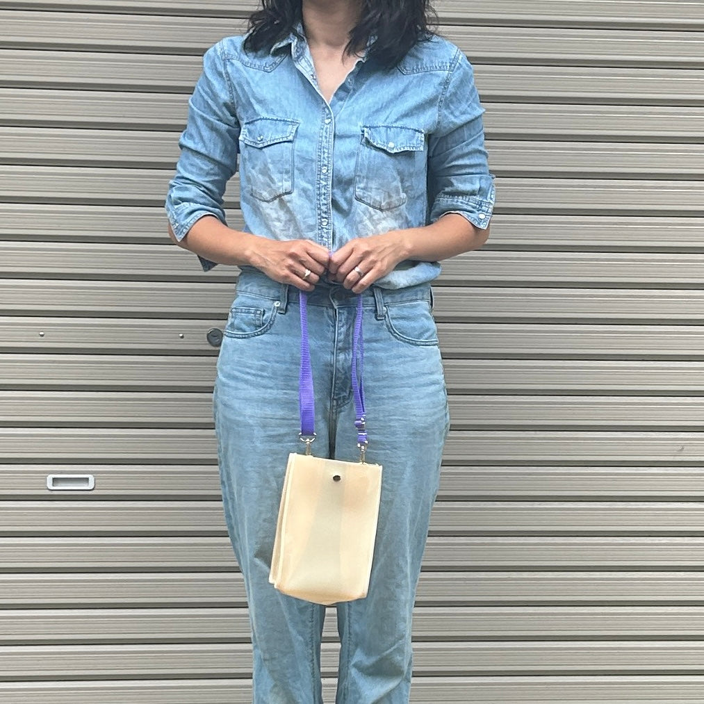 Colored PVC/Tumbler Pochette Ecru