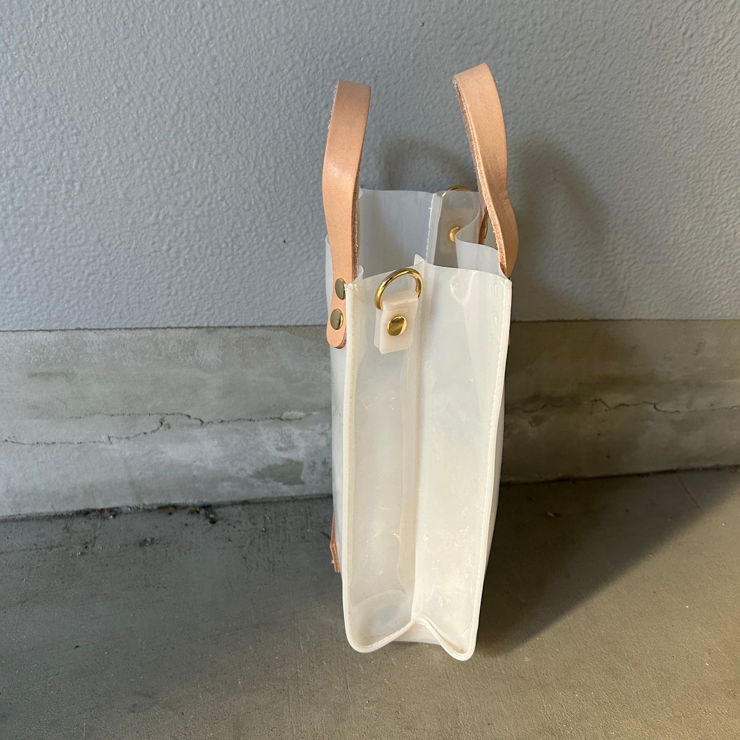 Colored PVC(LeatherHandle)Pochette/White
