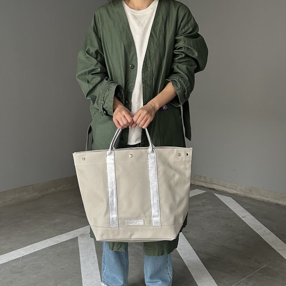 「軽くて拭ける」Coated PVC(TOTE L) Silver Grey