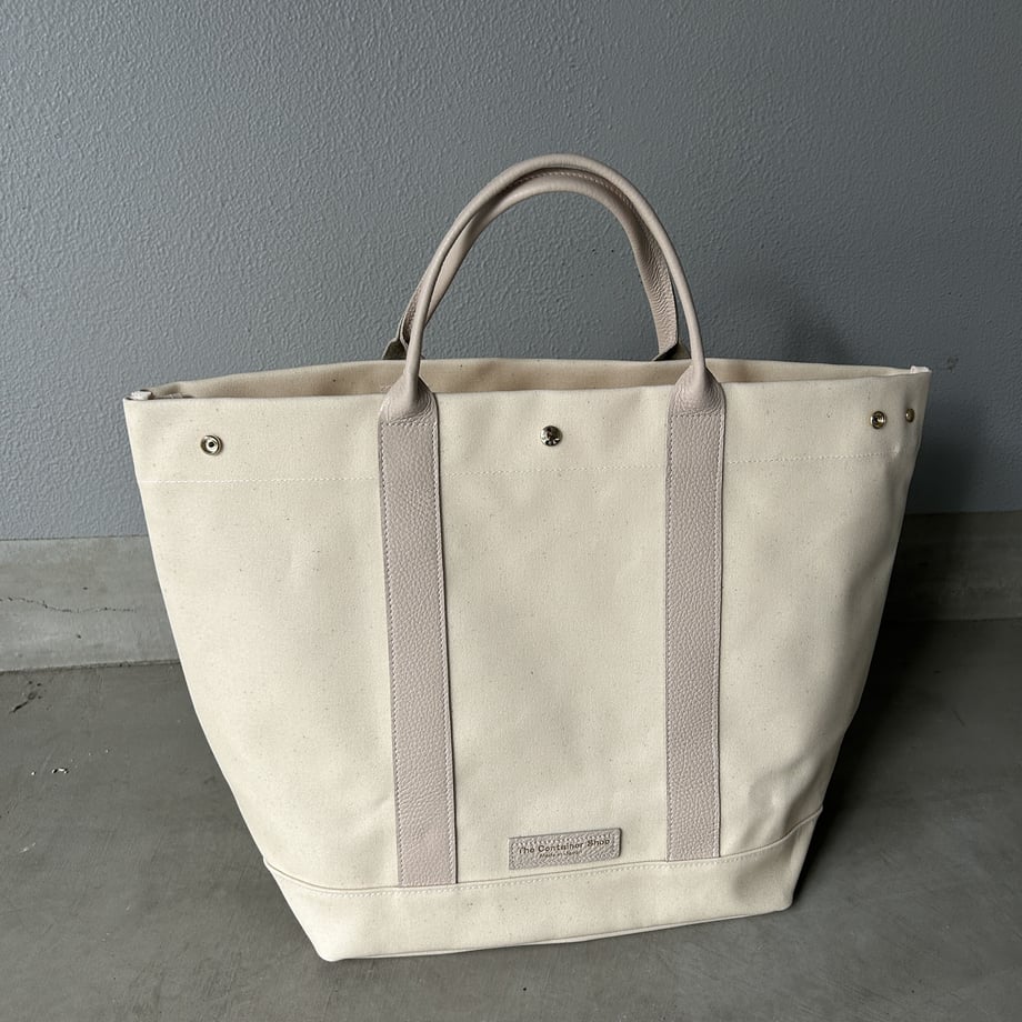 "Lightweight and easy to wipe" PVC-coated (tote L) solid (ivory)
