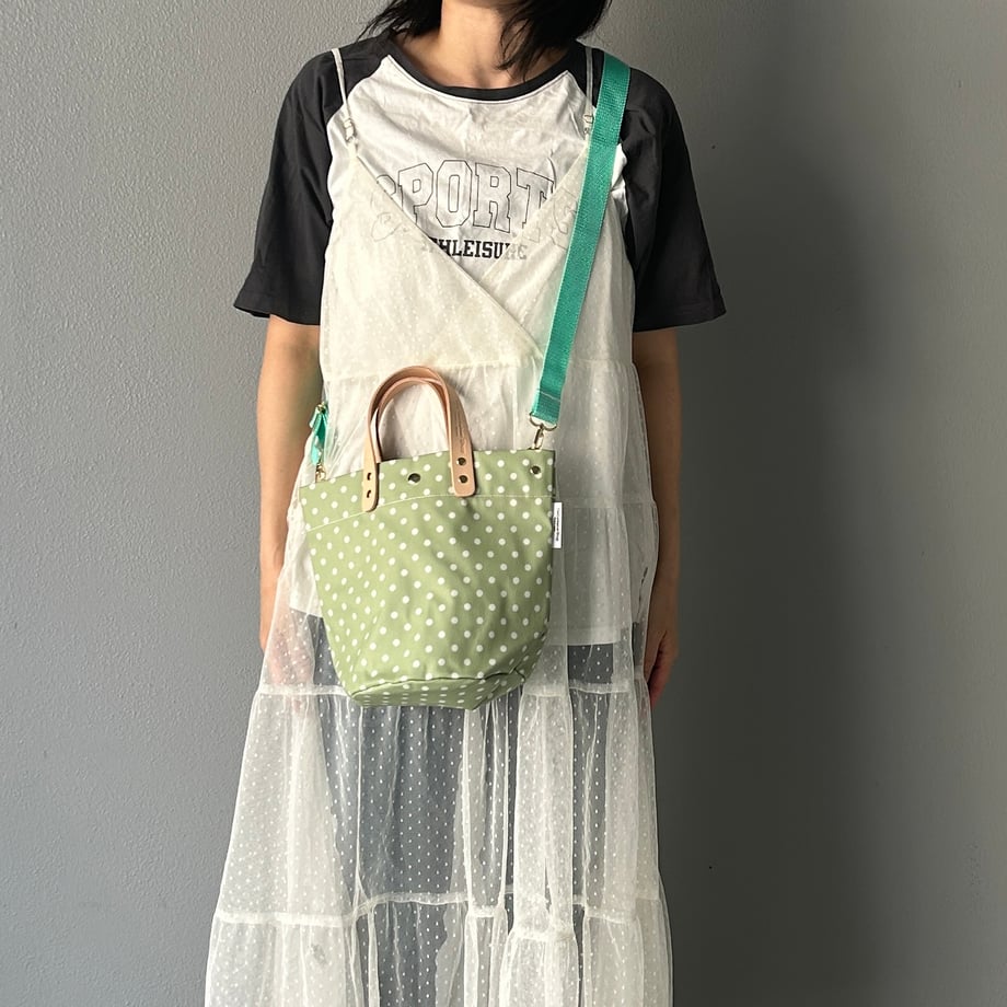3,500 yen (tax included) "Wipeable" PVC processing (round bottom tote) dot pattern