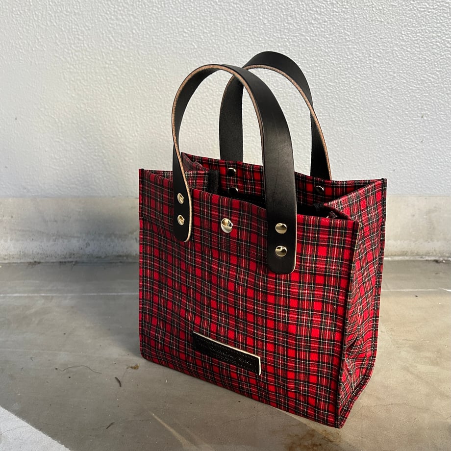 "Lightweight and wipeable" Coated PVC (Rectangle S) Tartan Check