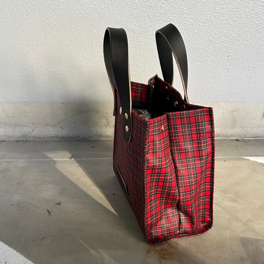 "Lightweight and wipeable" Coated PVC (Rectangle S) Tartan Check