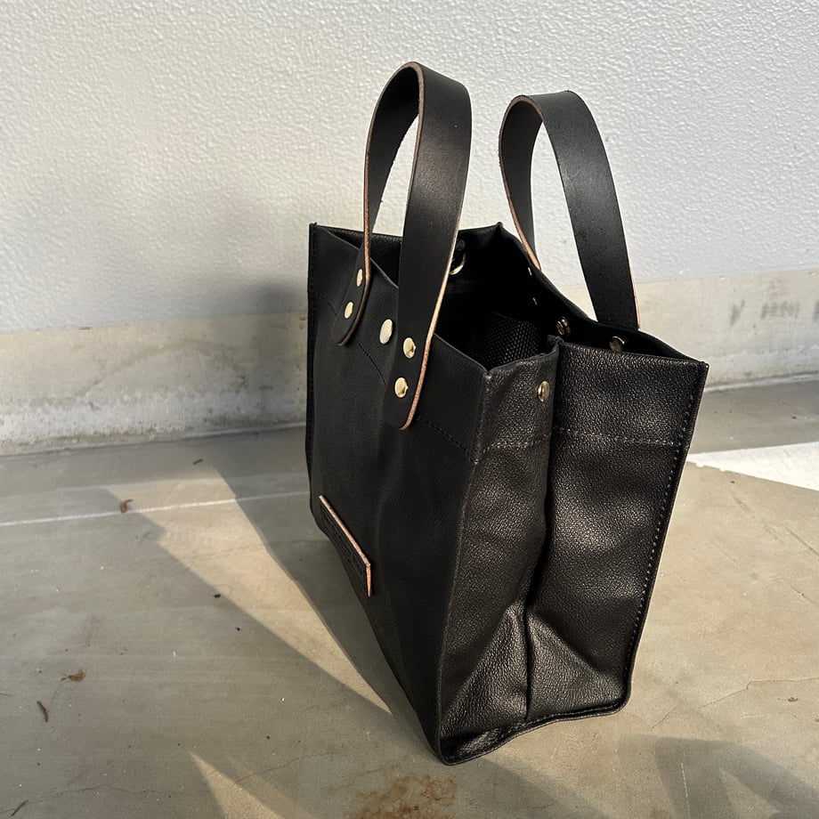 "Lightweight and wipeable" Coated PVC (Rectangle S) BLACK