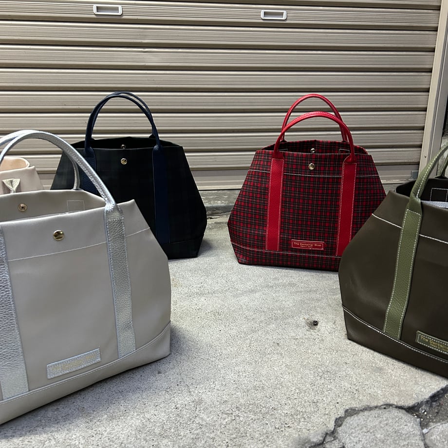"Lightweight and wipeable" Coated PVC (TOTE M) Ivory