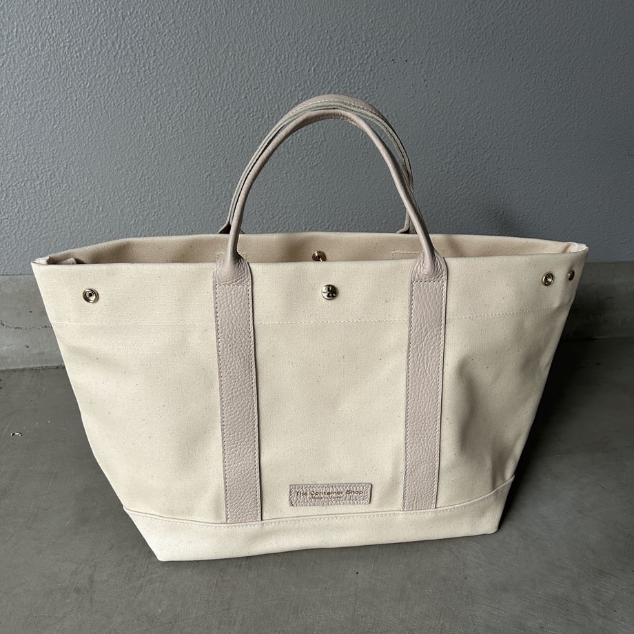 "Lightweight and wipeable" Coated PVC (TOTE M) Ivory