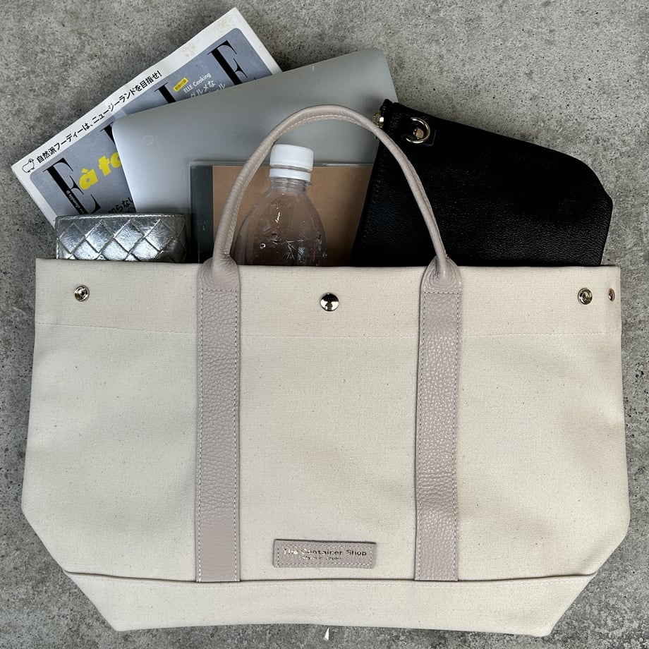 "Lightweight and wipeable" Coated PVC (TOTE M) Ivory