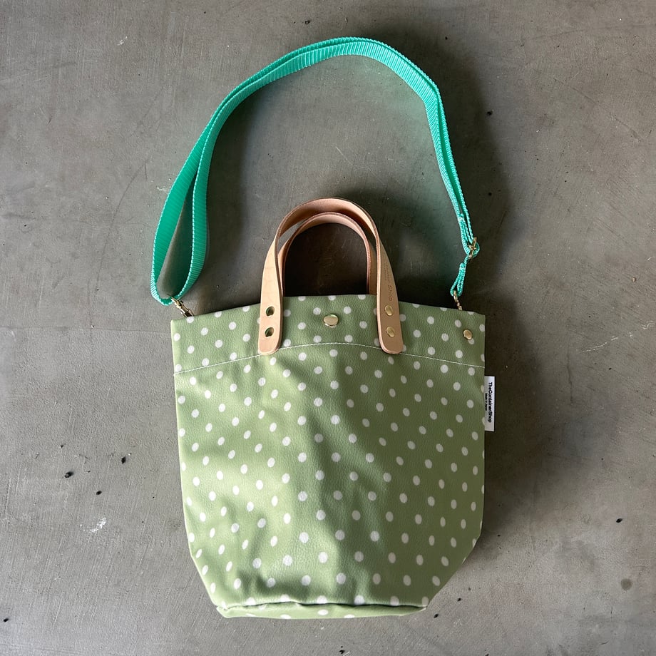 3,500 yen (tax included) "Wipeable" PVC processing (round bottom tote) dot pattern