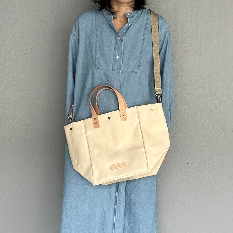 「軽くて拭ける」Coated PVC(SQL)IVORY