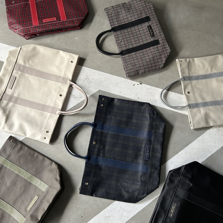 "Lightweight and wipeable" Coated PVC (TOTE M) Ivory