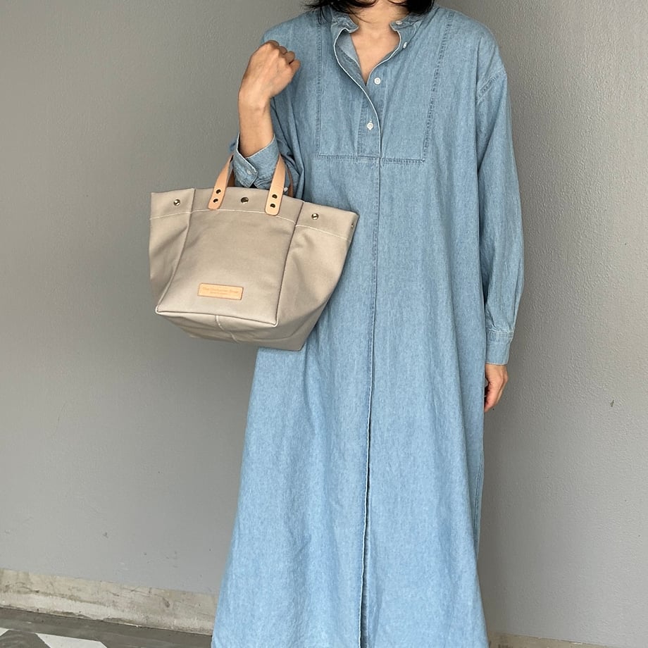 「軽くて拭ける」Coated PVC(SQ)SILVER GREY