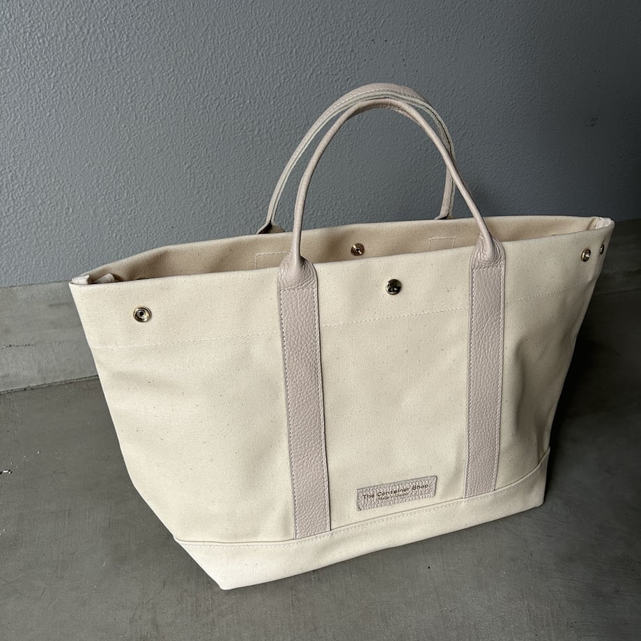 "Lightweight and wipeable" Coated PVC (TOTE M) Ivory