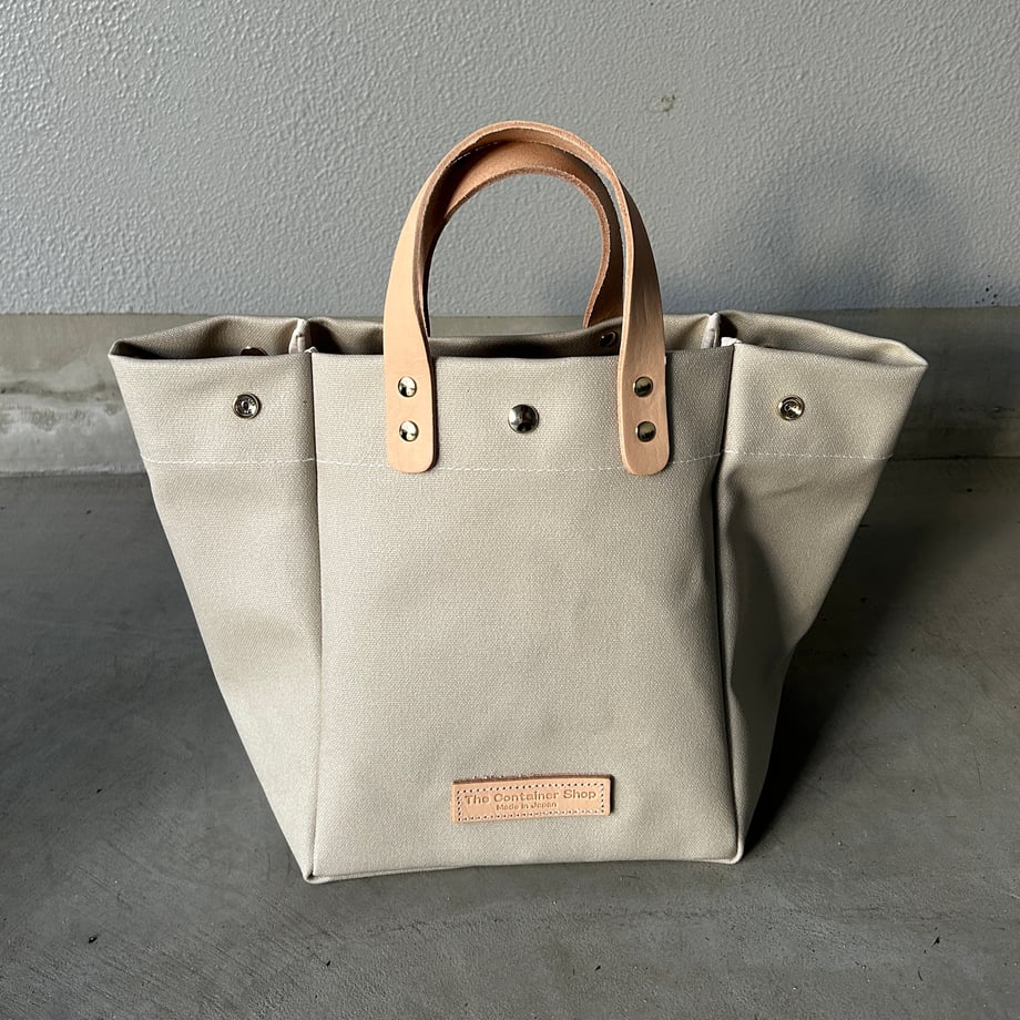 「軽くて拭ける」Coated PVC(SQ)SILVER GREY