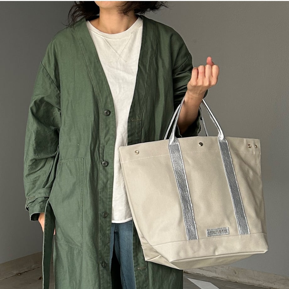 「軽くて拭ける」Coated PVC(TOTE L) Silver Grey