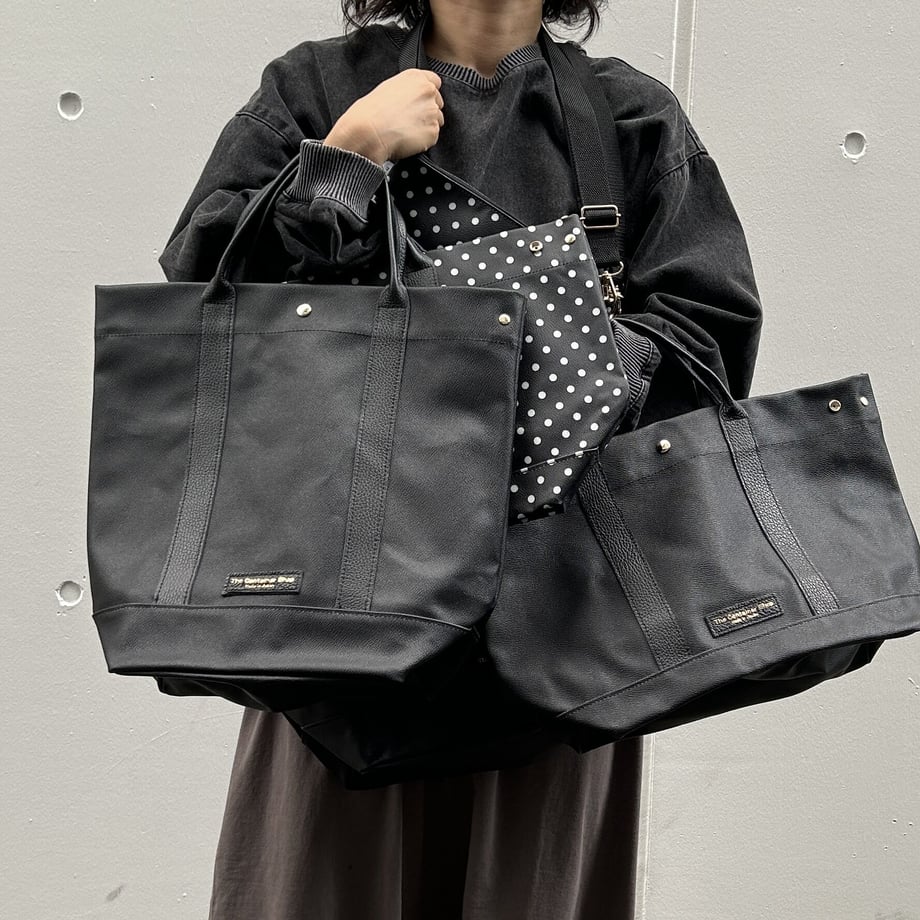 「軽くて拭ける」Coated PVC(TOTE L) Black