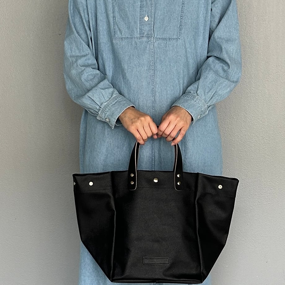 「軽くて拭ける」Coated PVC(SQL)BLACK