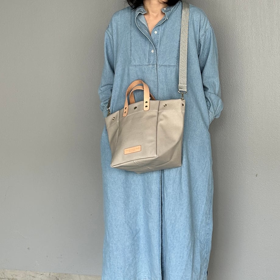 「軽くて拭ける」Coated PVC(SQ)SILVER GREY