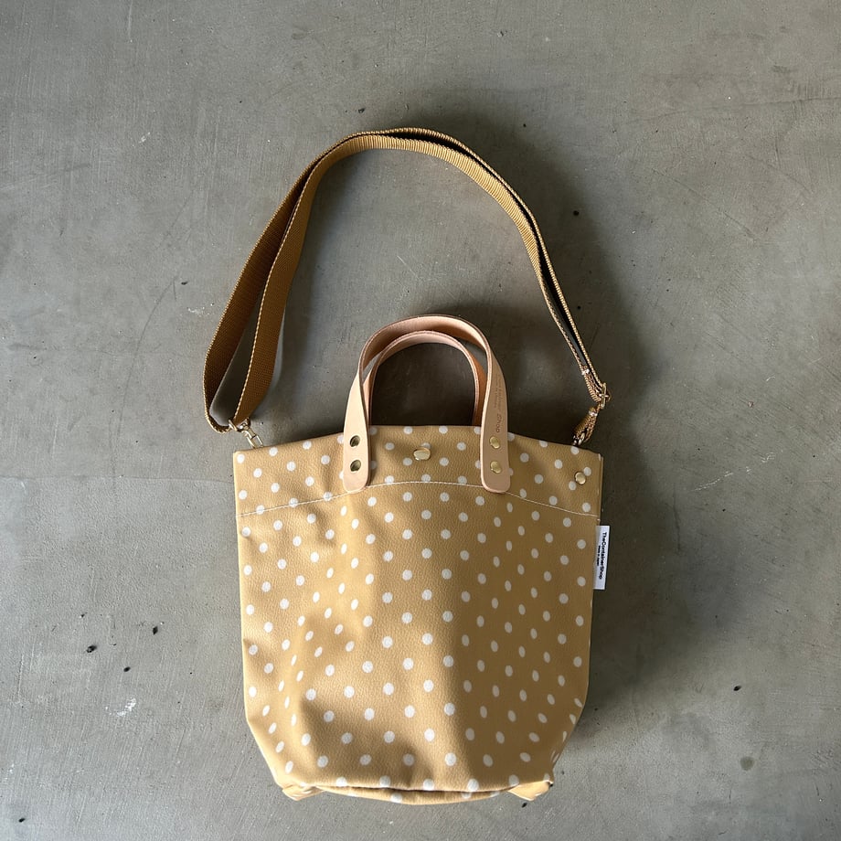 3,500 yen (tax included) "Wipeable" PVC processing (round bottom tote) dot pattern