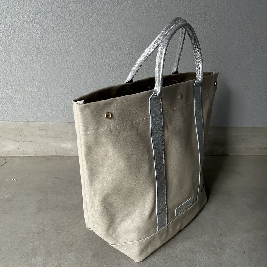 「軽くて拭ける」Coated PVC(TOTE L) Silver Grey