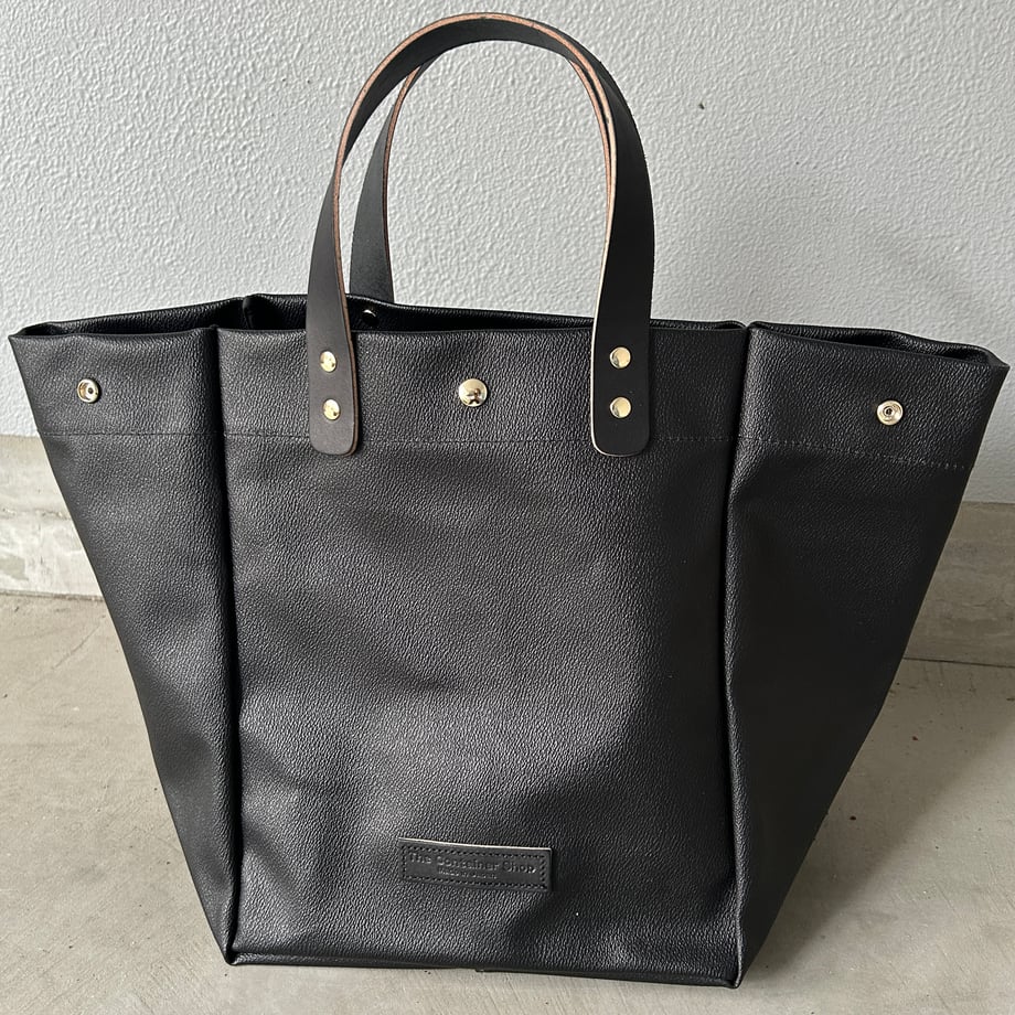 「軽くて拭ける」Coated PVC(SQL)BLACK