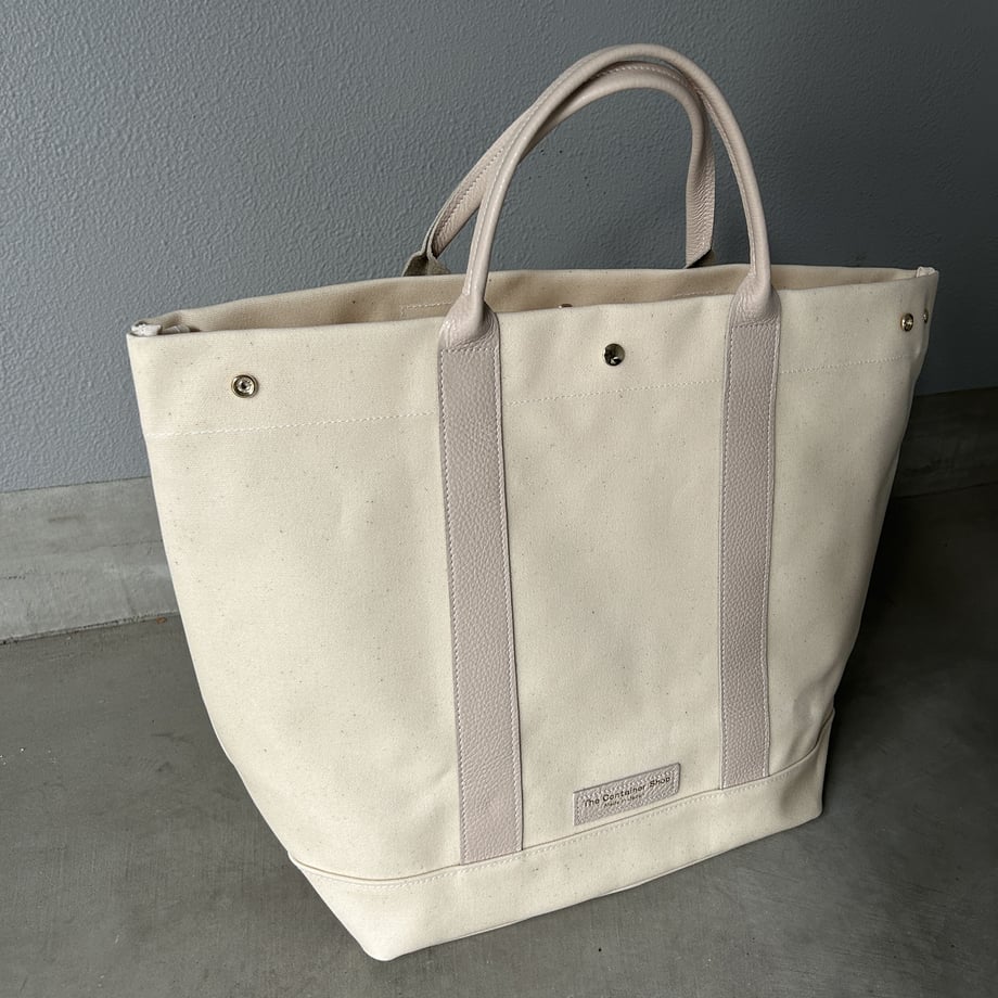"Lightweight and easy to wipe" PVC-coated (tote L) solid (ivory)