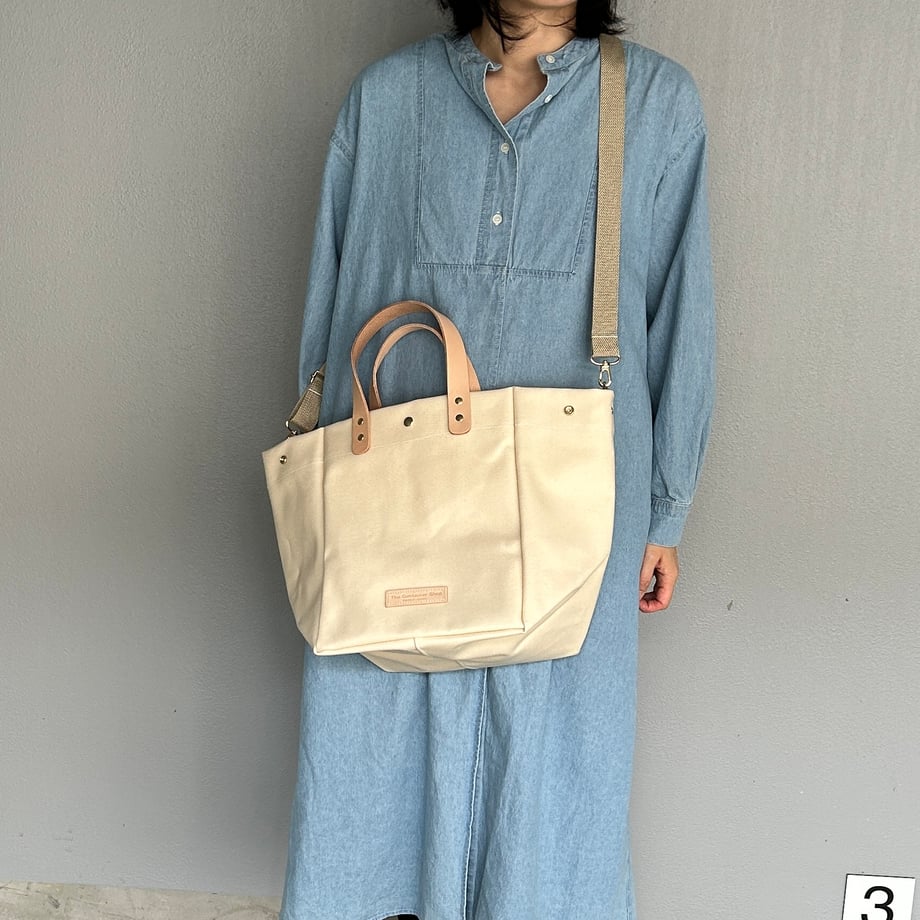 「軽くて拭ける」Coated PVC(SQL)IVORY
