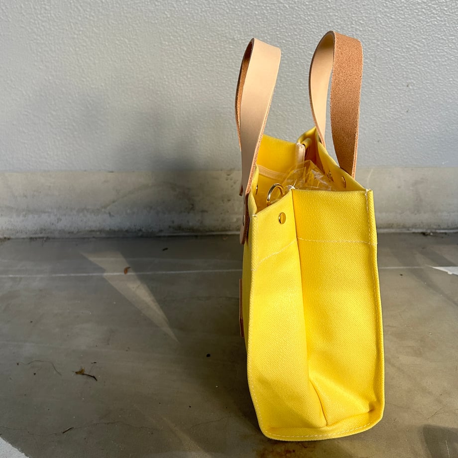 "Lightweight and wipeable" Coated PVC (Rectangle S) CREAM YELLOW