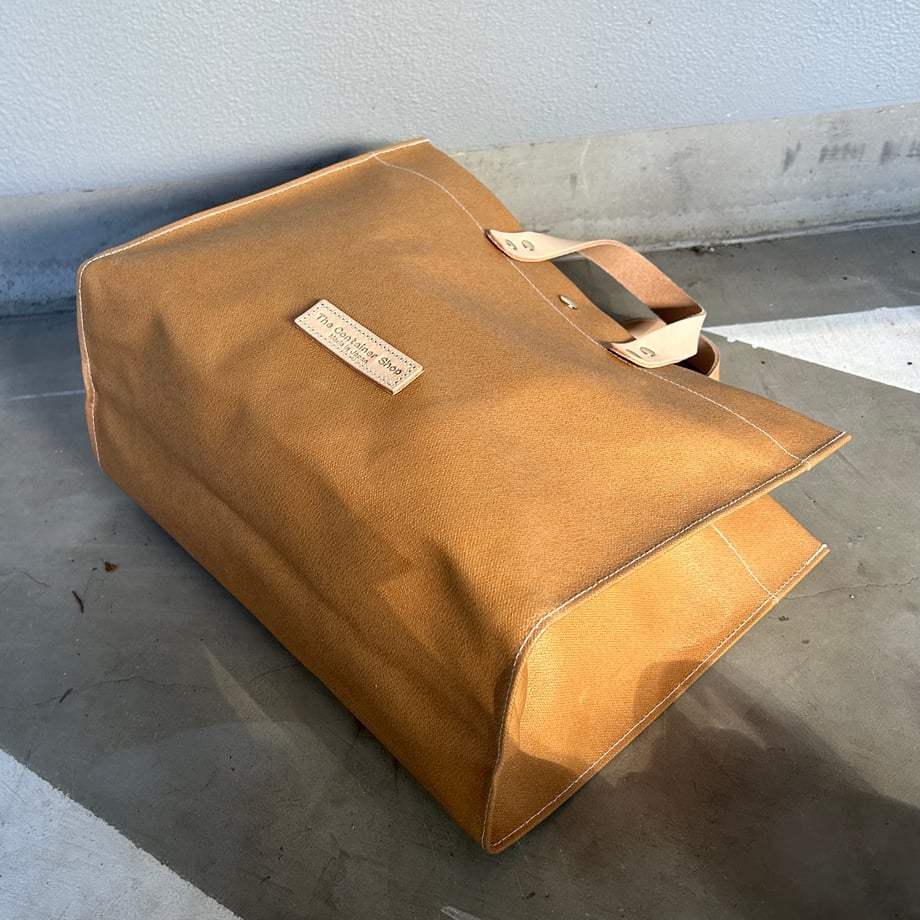 "Lightweight and easy to wipe" Coated PVC (Rectangle L) MILK TEA