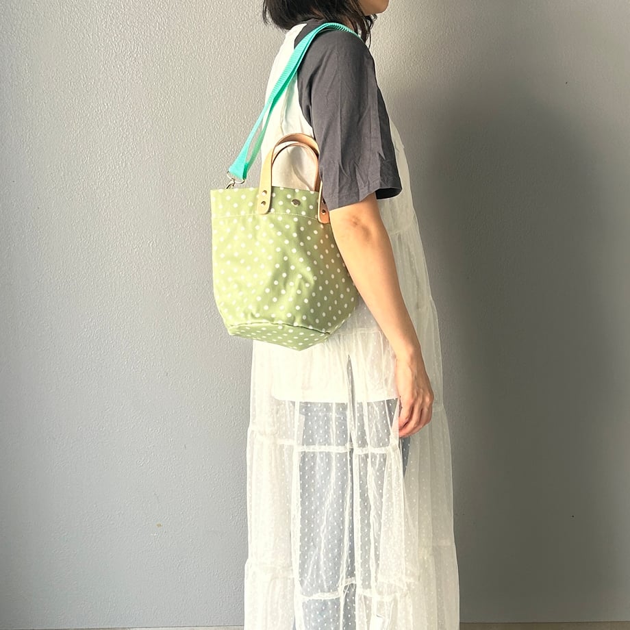 3,500 yen (tax included) "Wipeable" PVC processing (round bottom tote) dot pattern