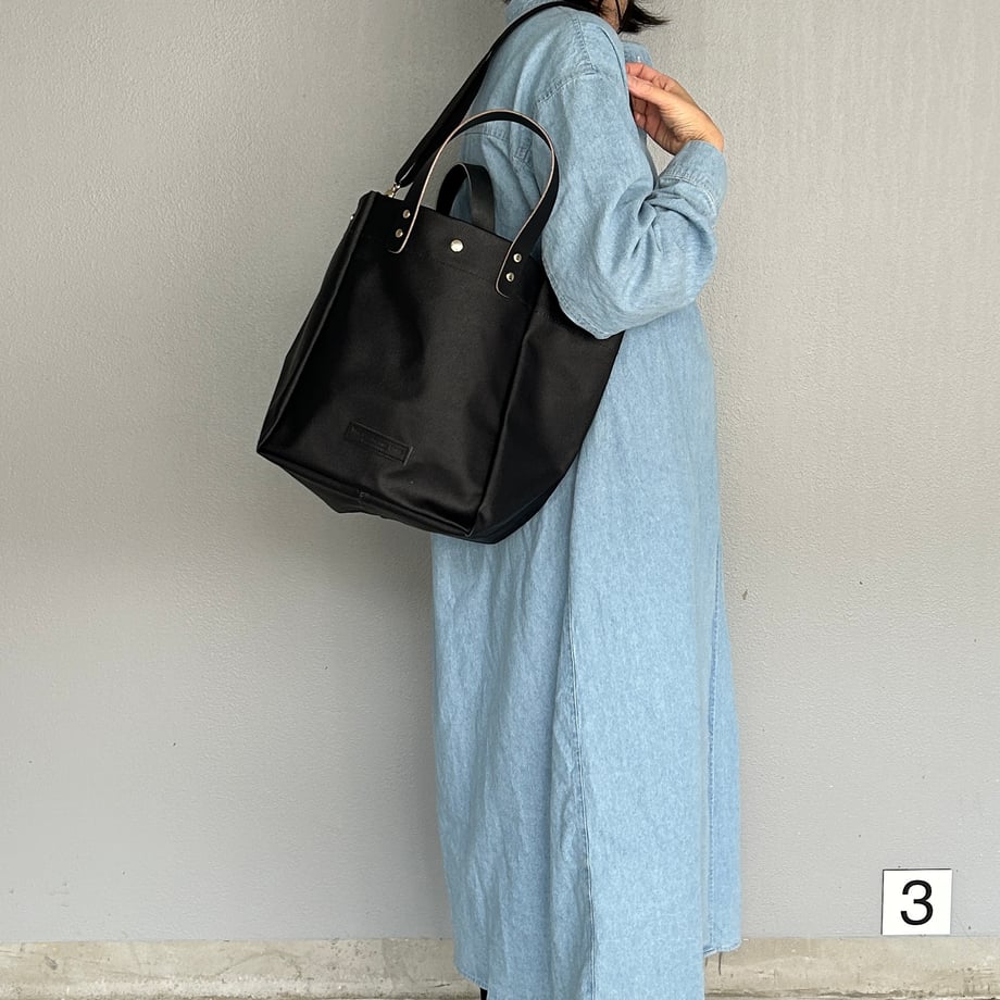 「軽くて拭ける」Coated PVC(SQL)BLACK