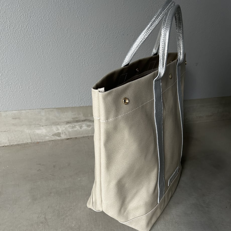 「軽くて拭ける」Coated PVC(TOTE L) Silver Grey