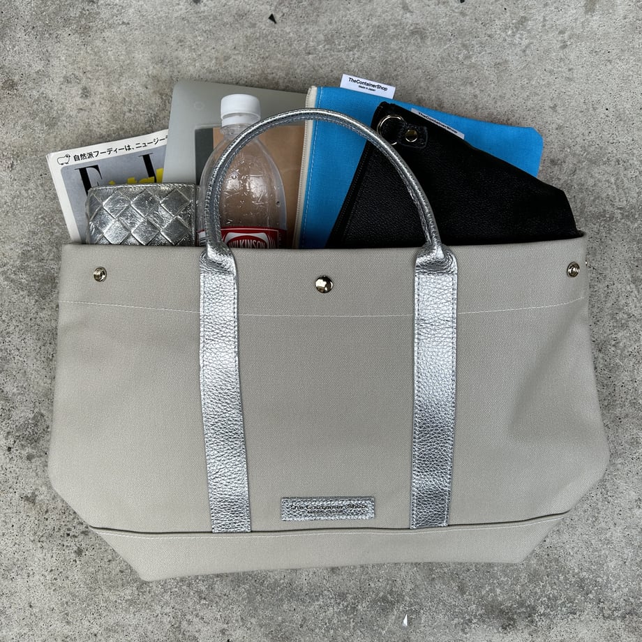 "Lightweight and wipeable" Coated PVC (TOTE M) Silver Grey